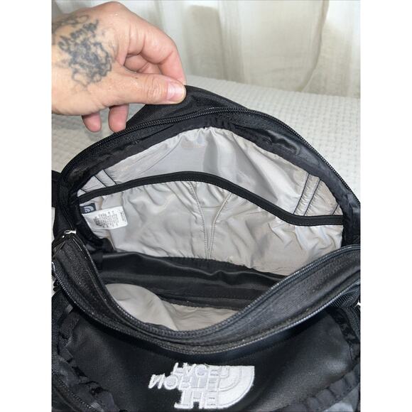 The North Face Roo Fanny Bag Black White Waist Bag Hiking Outdoor Gorpcore Y2K - Picture 4 of 6